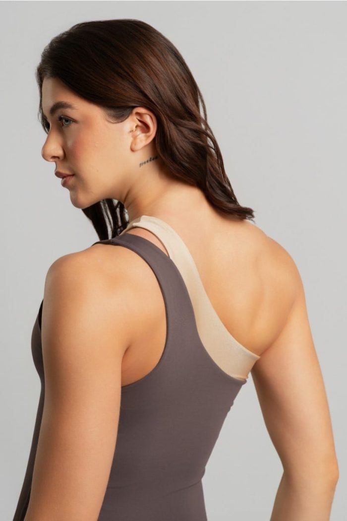 Enterizo Asimétrico con Apertura en el Hombro (Trufa / Champagne) - Imagen 2